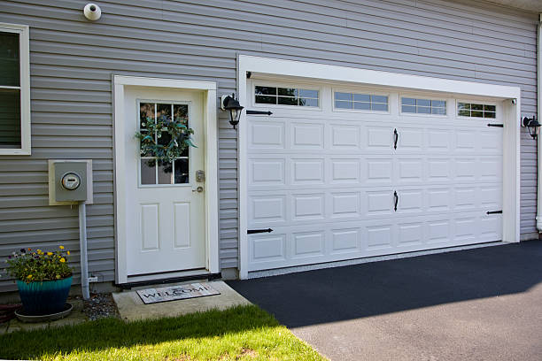 24/7 Emergency Garage Door Panel Replacement experts in White County County, TN